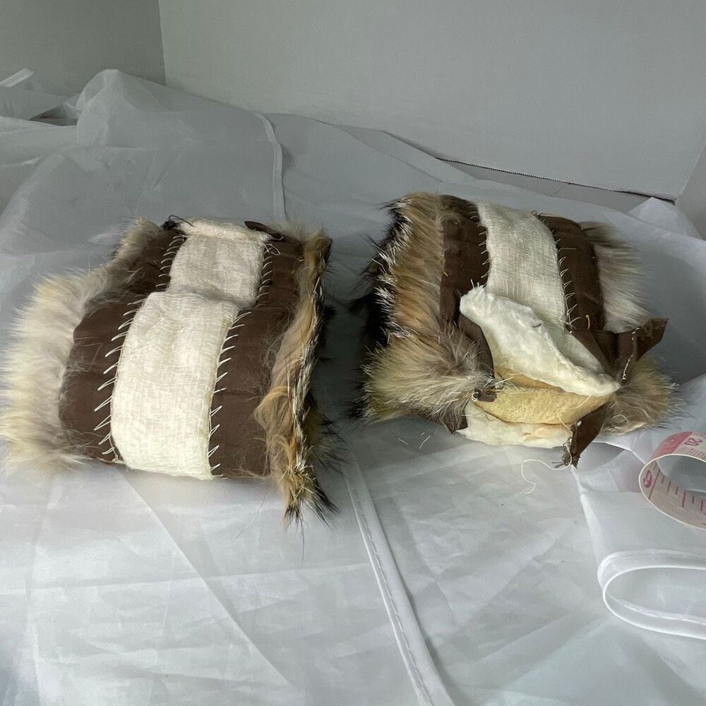 Vintage Coyote fur mitten top or coat cuffs - Picture 3 of 11